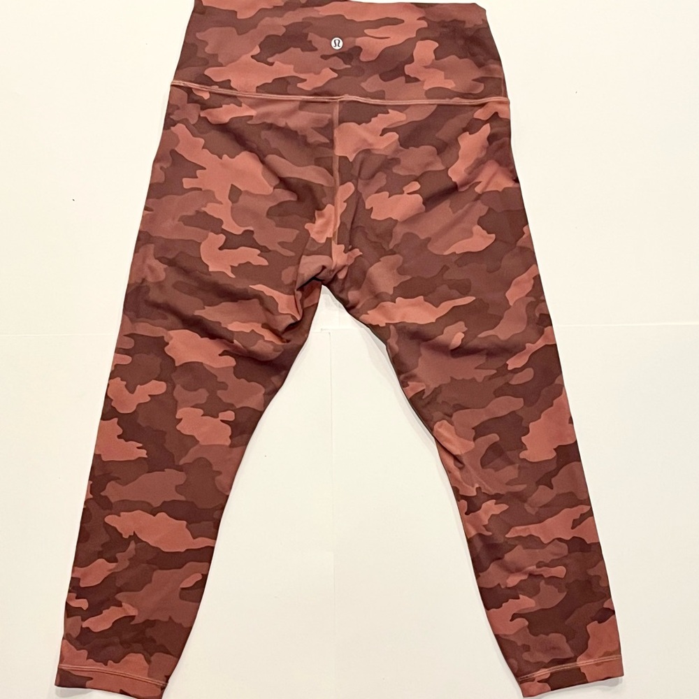 Lululemon Leggings Women's 12 Pink Camo
Print High Rise Pull On